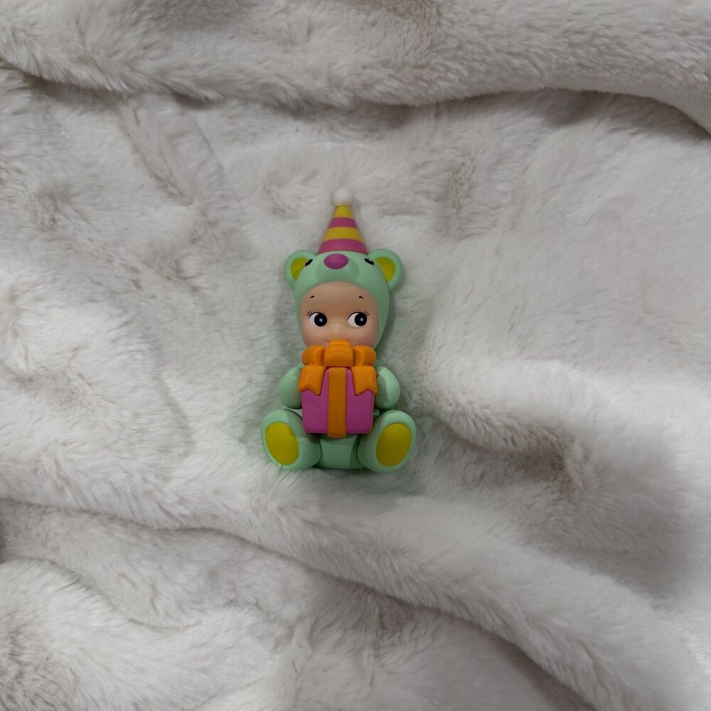 Sonny Angel Birthday Gift Bear Series Green Teal Present Hug (scuff)